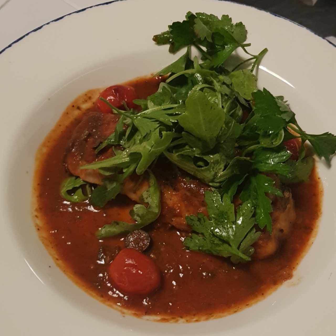 filete de pescado en salsa roja