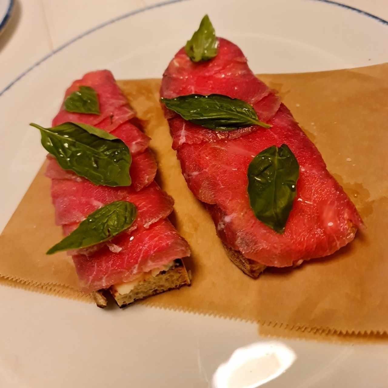 Crostini Di Carpaccio Al Tartufo