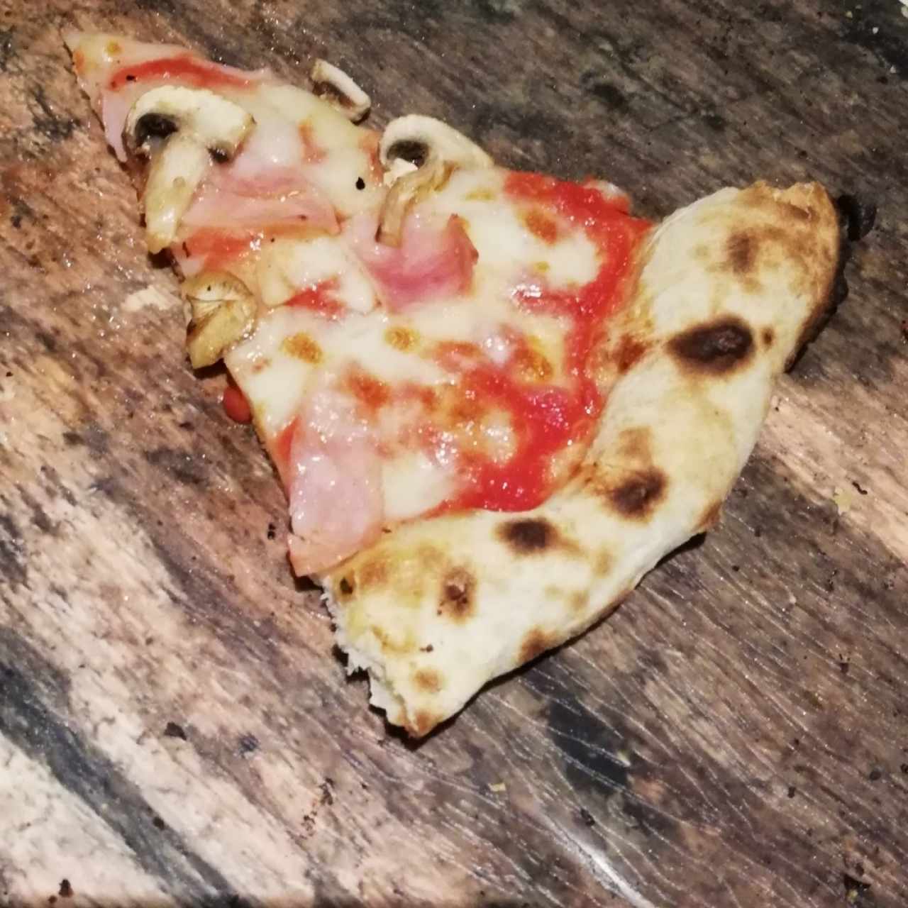 Piezas Tradicionales - Pizza Prosciutto Funghi