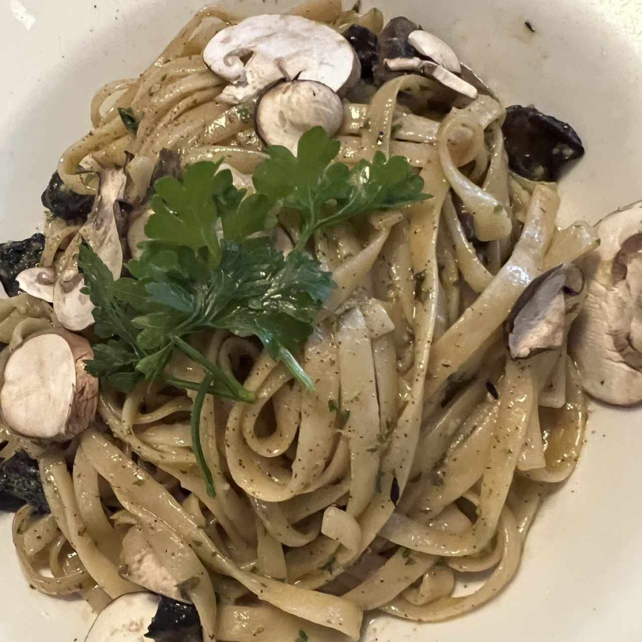 Fetuccini Aglio, Olio,Funghi E Pepperoncino