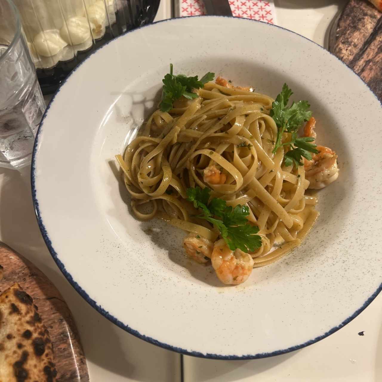 Fetuccini Aglio, Olio E Gamberetti