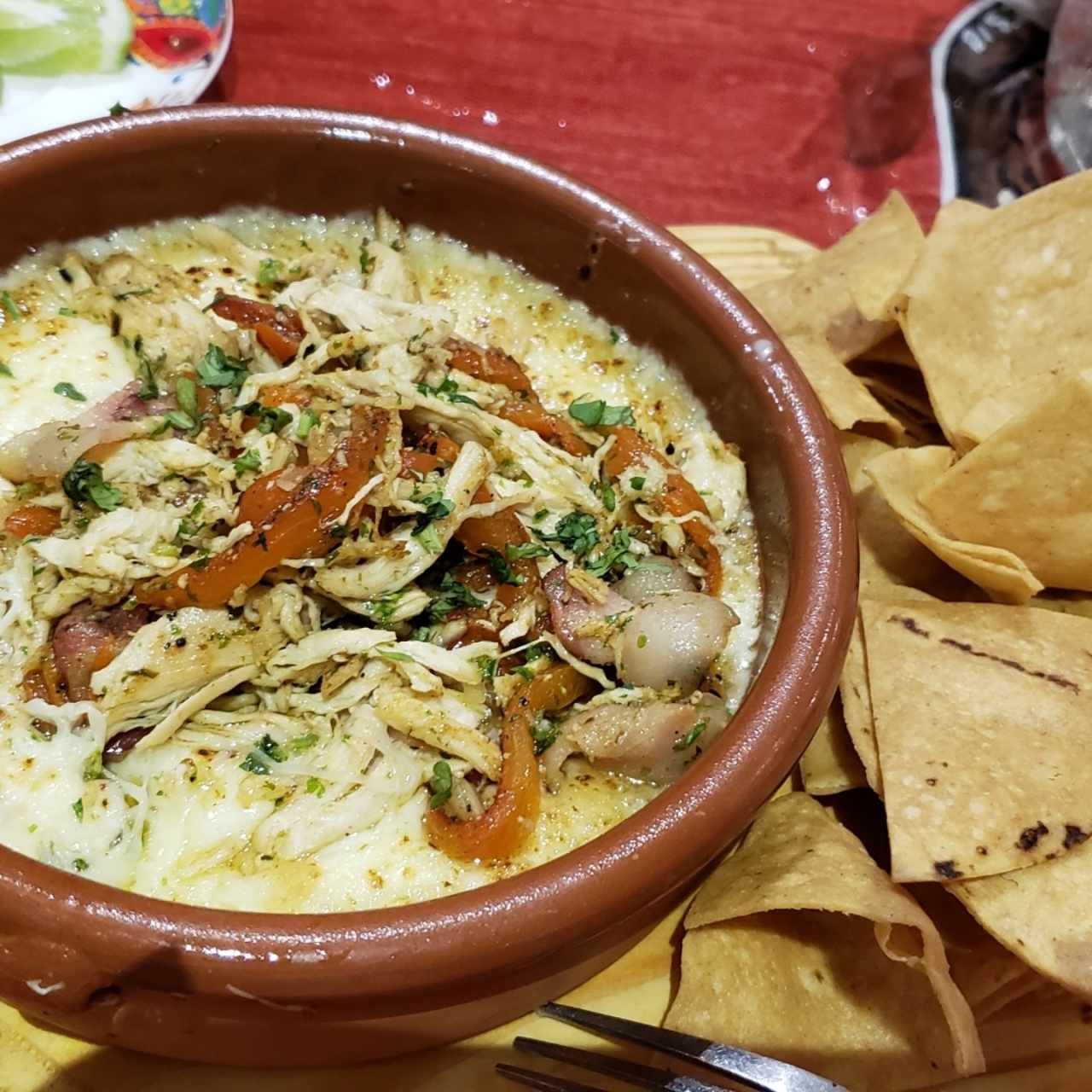 Queso fundido con pollo y bacon 🤤