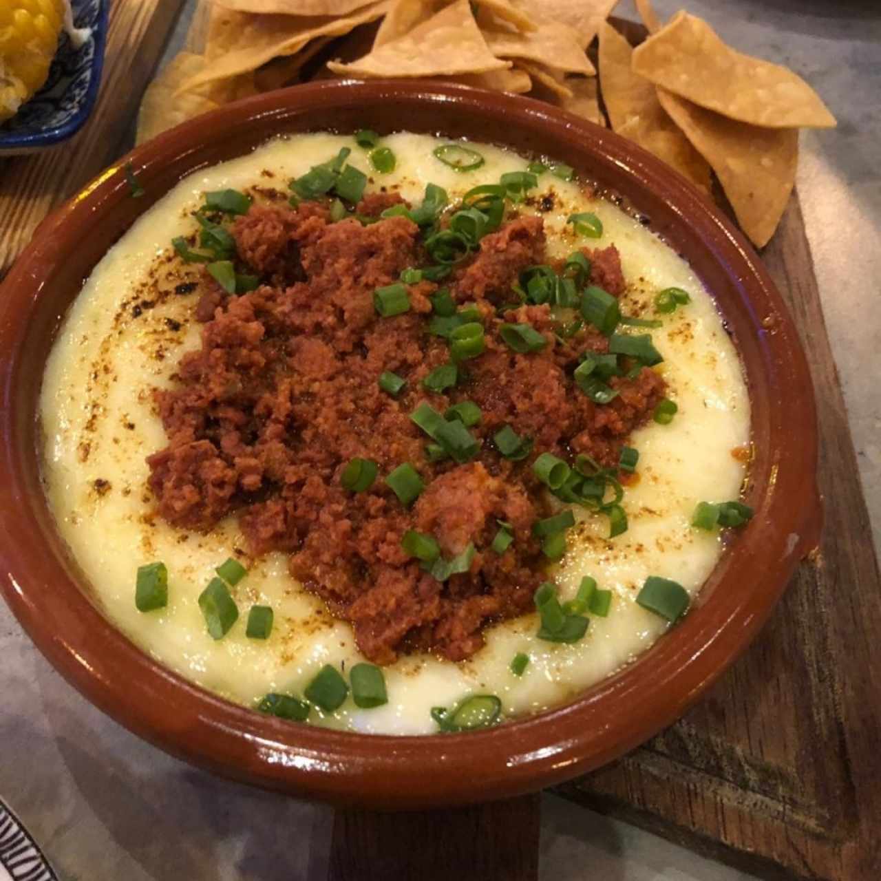 queso fundido de chorizo