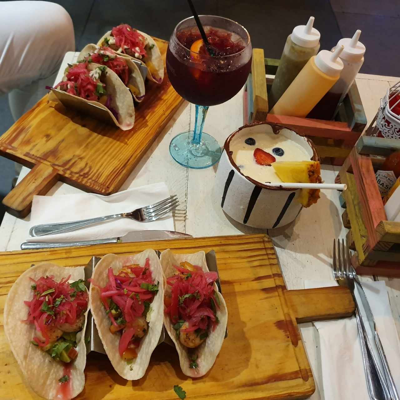 tacos juana caribeña, tacos de pescado, sangria y piña colada🤤