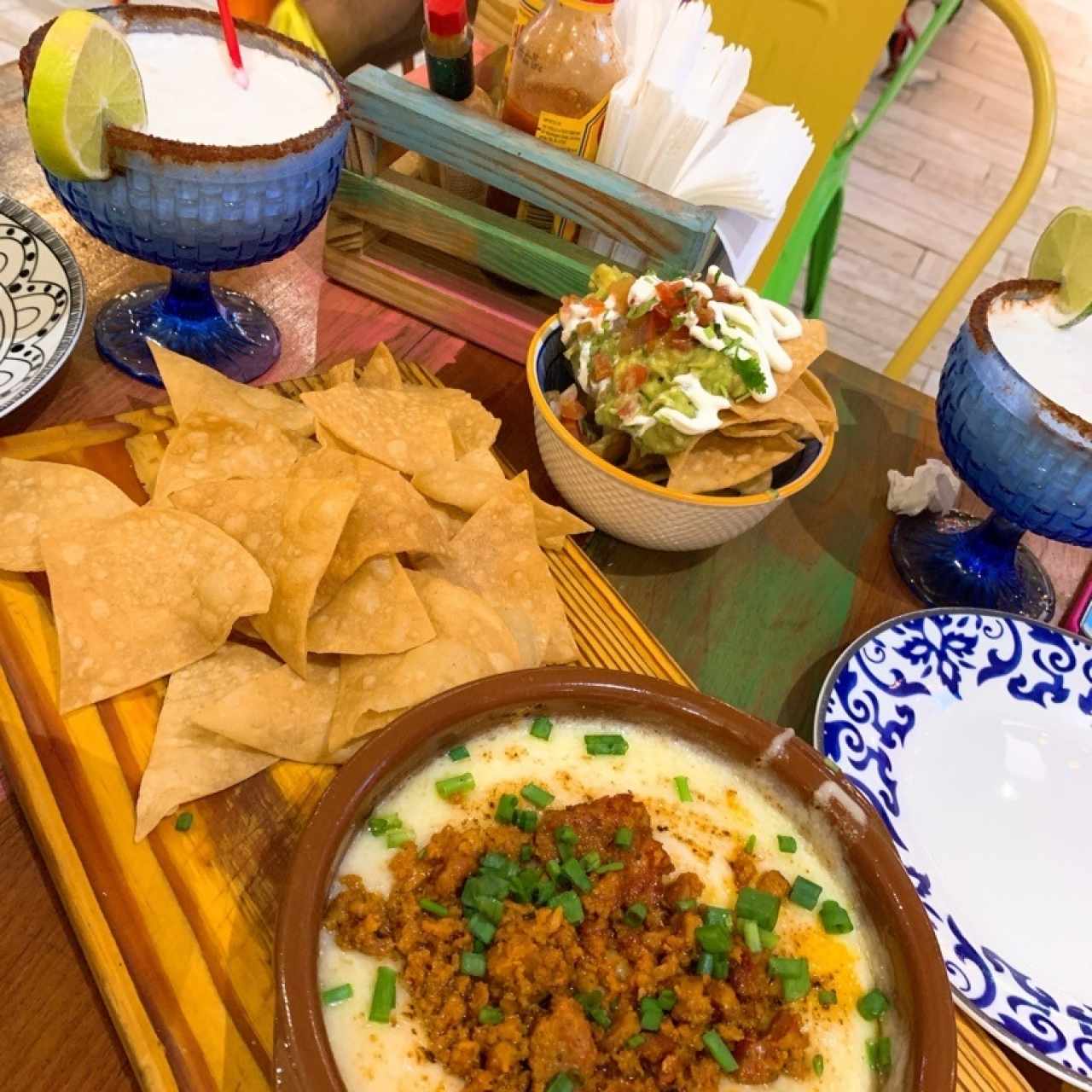 Entrada de queso fundido con chorizo