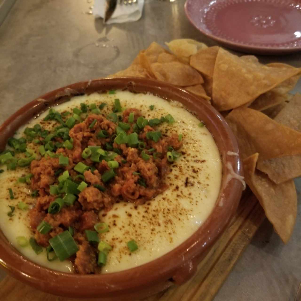 queso fundido y chorizo