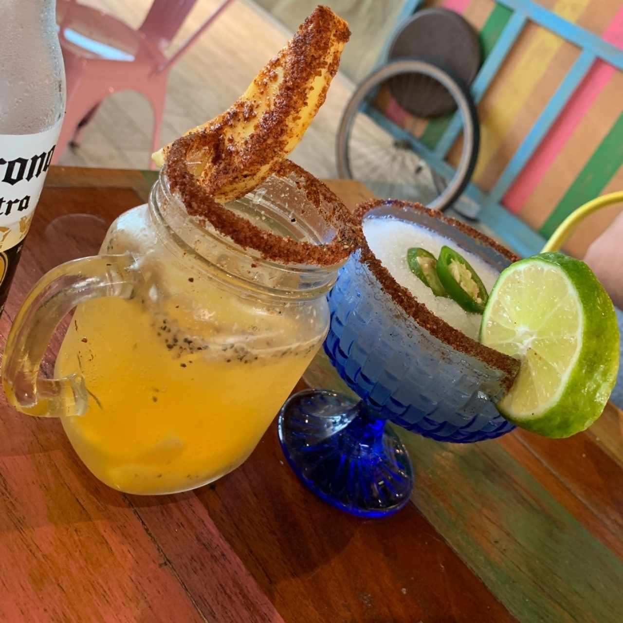 margarita de limon con mezcal y michelada de mango y tequila