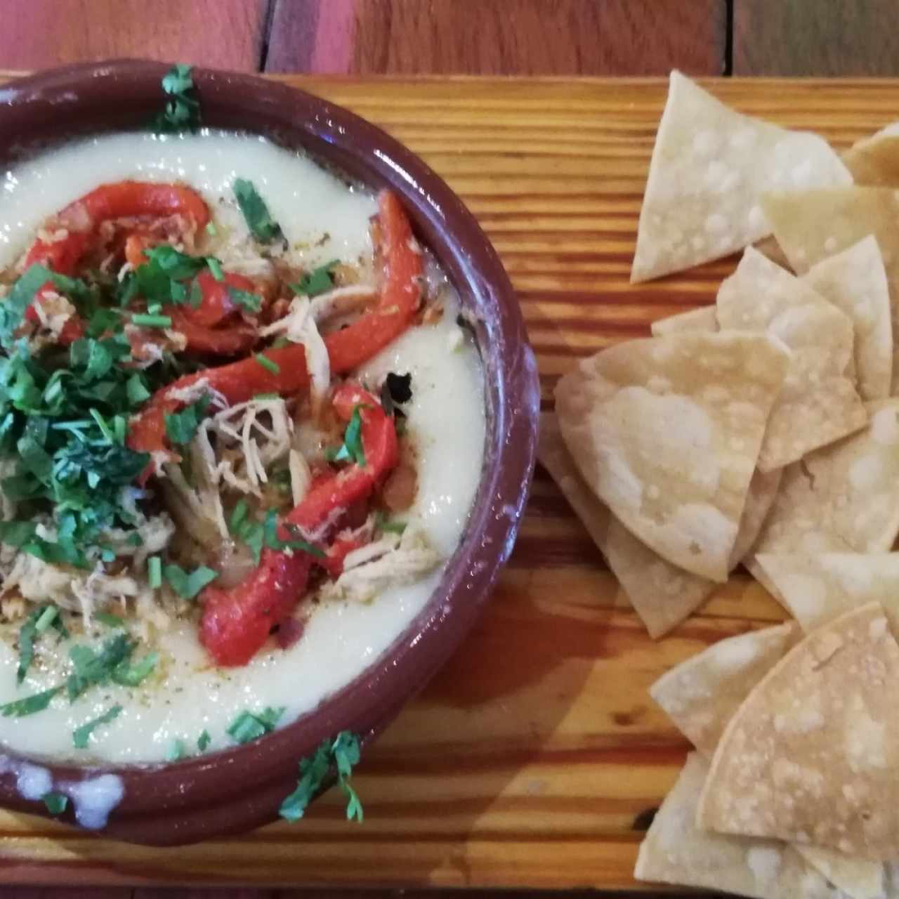 Queso Fundido con pollo y bacon