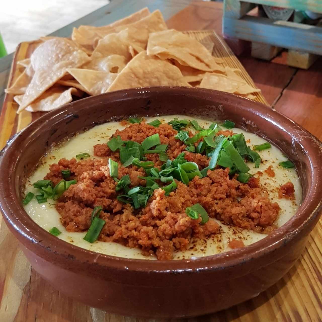 Queso fundido con chorizo 