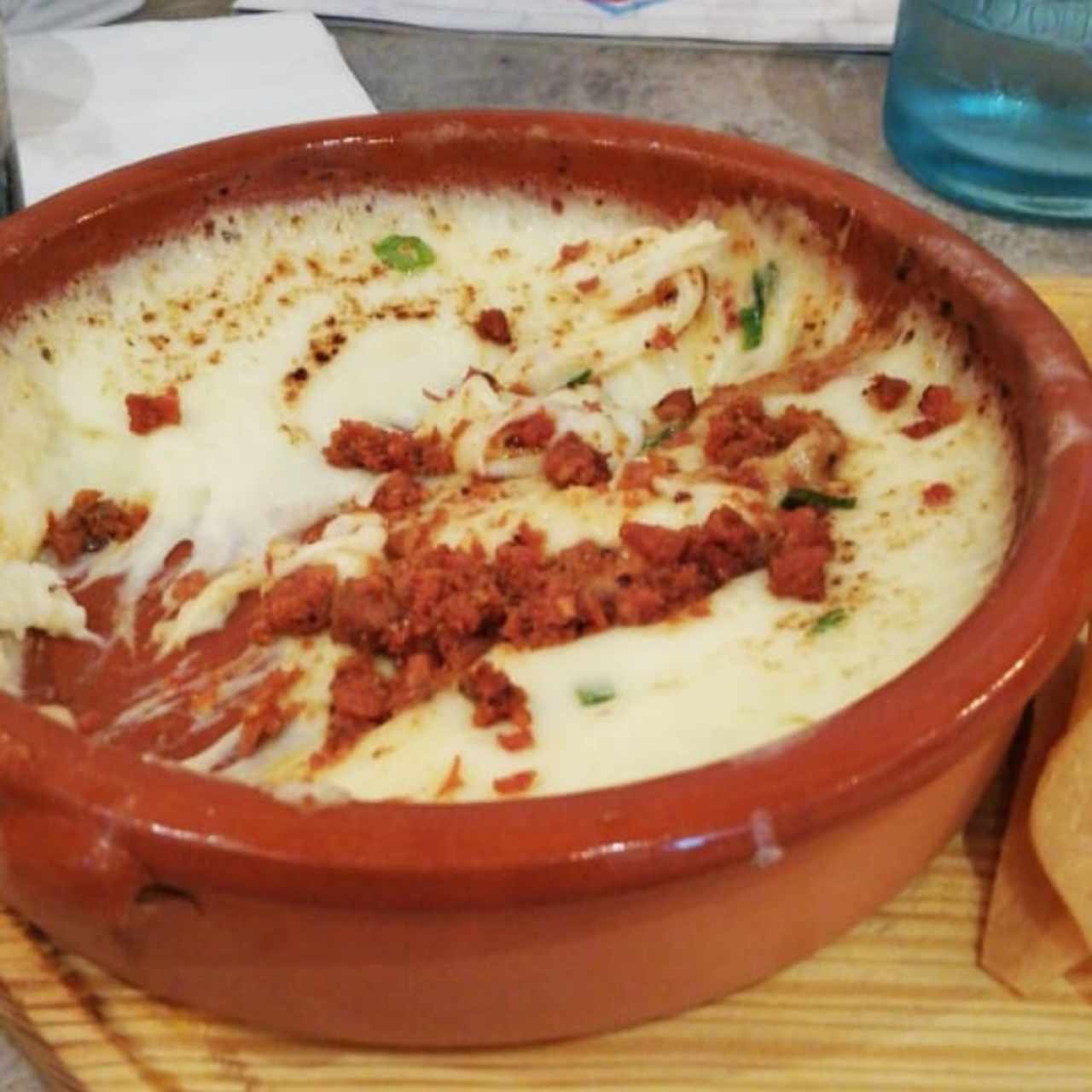 Queso fundido con chorizo! 