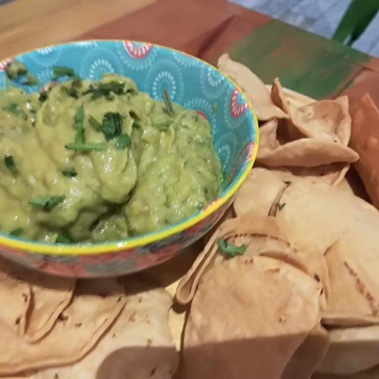 totopos con guacamole