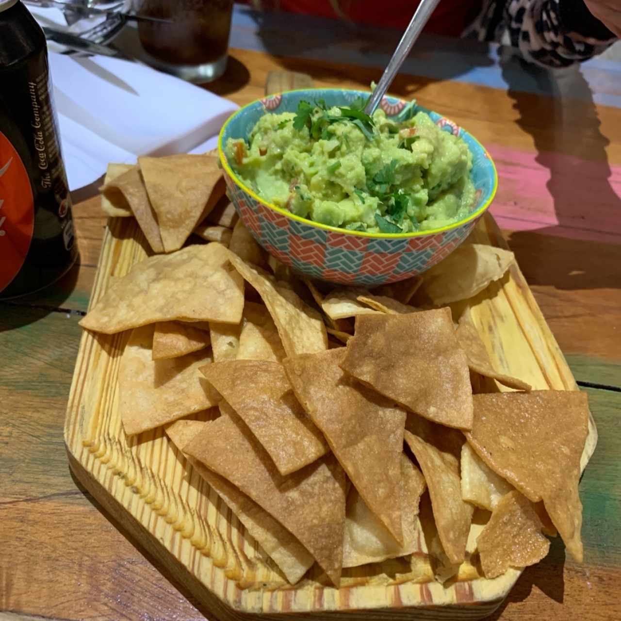 guacamole con totopos