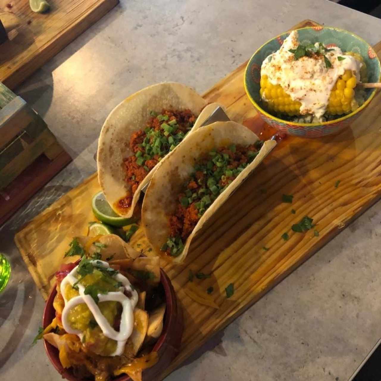 taco, elote y nachos