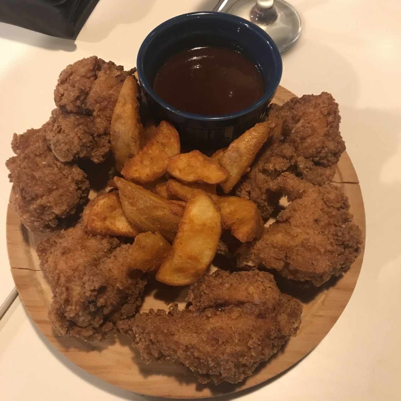 Alitas de Pollo y Papas