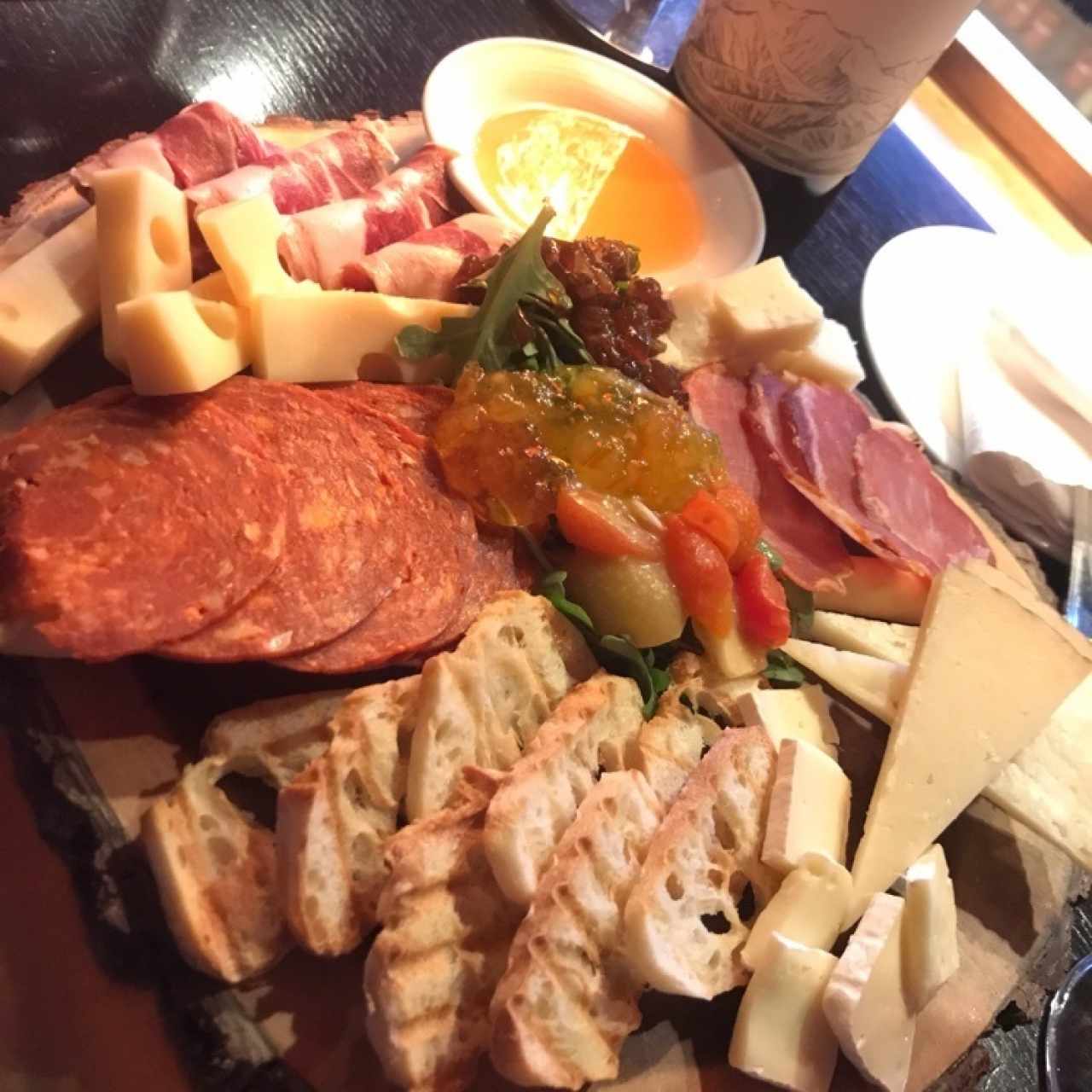 APERITIVOS/COCINA FRÍA - Tabla de Charcuteria