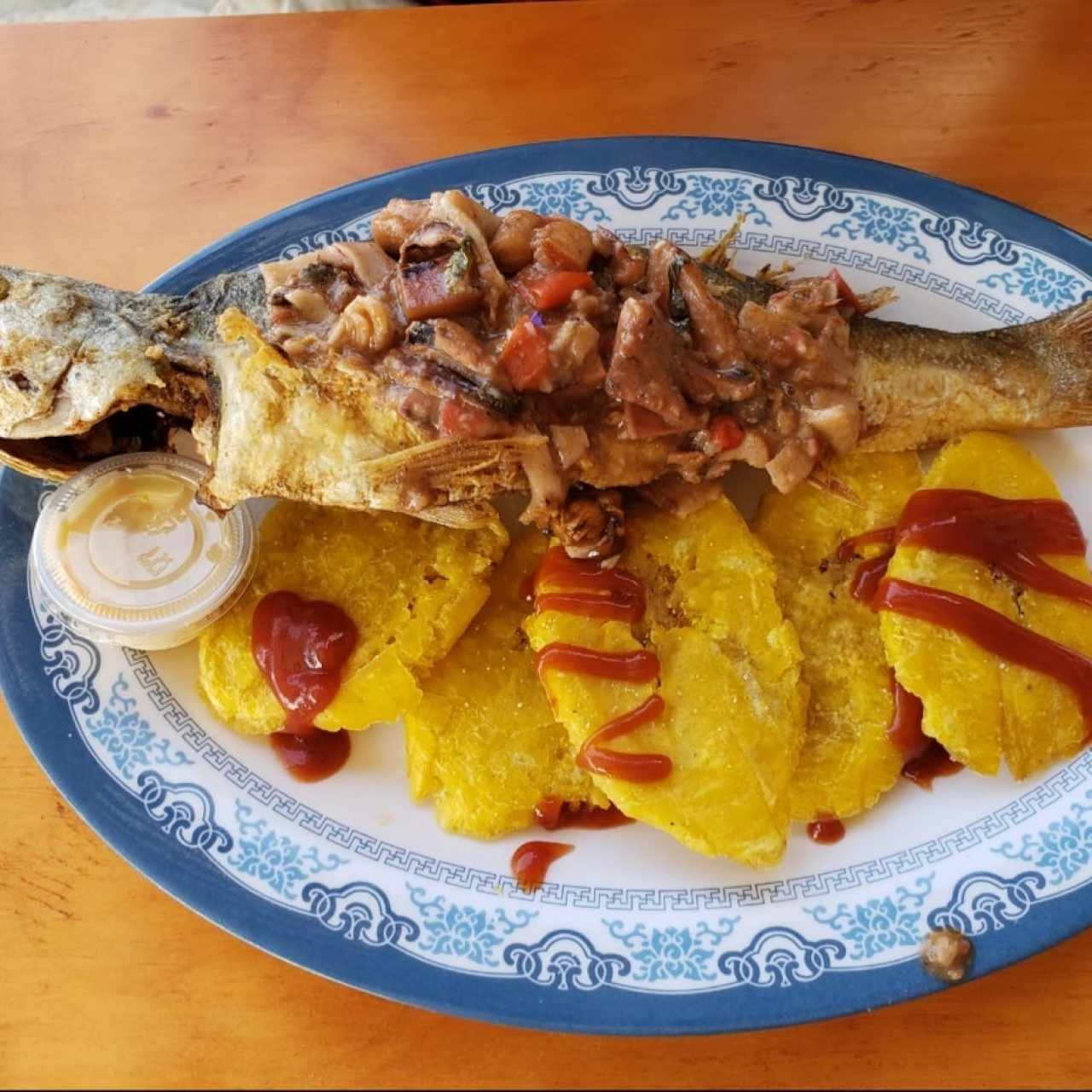 Pesacado Frito con mixto de marisco 