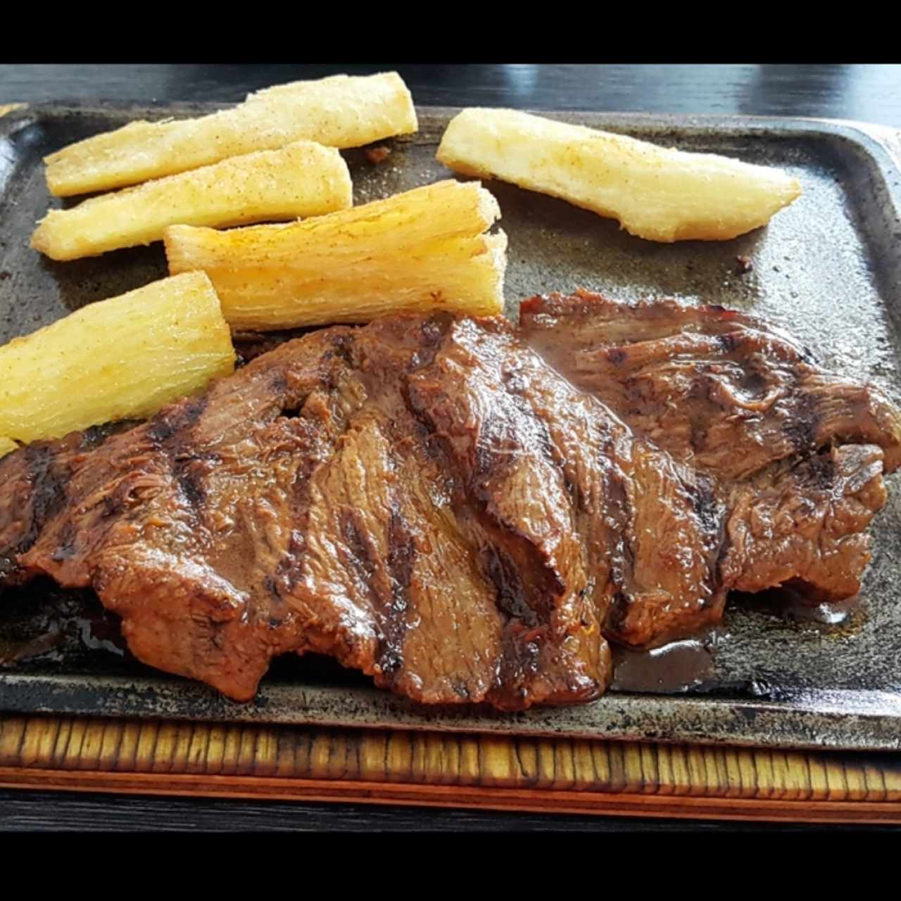 Baby Beef con yuca frita