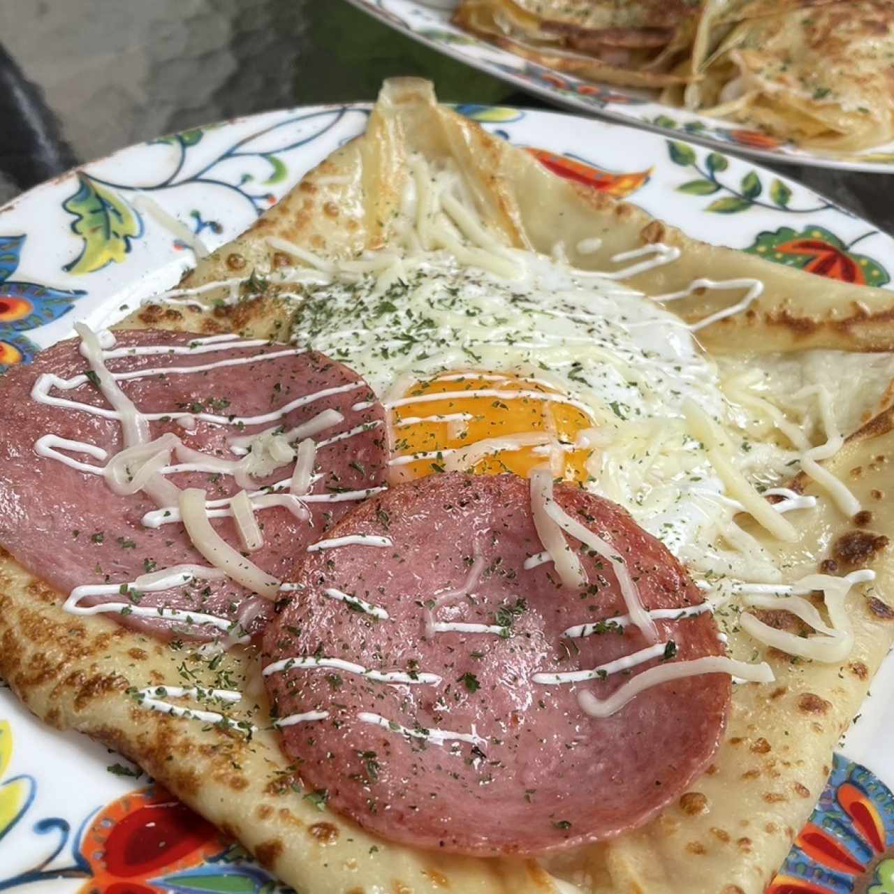 Salami Queso Huevo Crepe