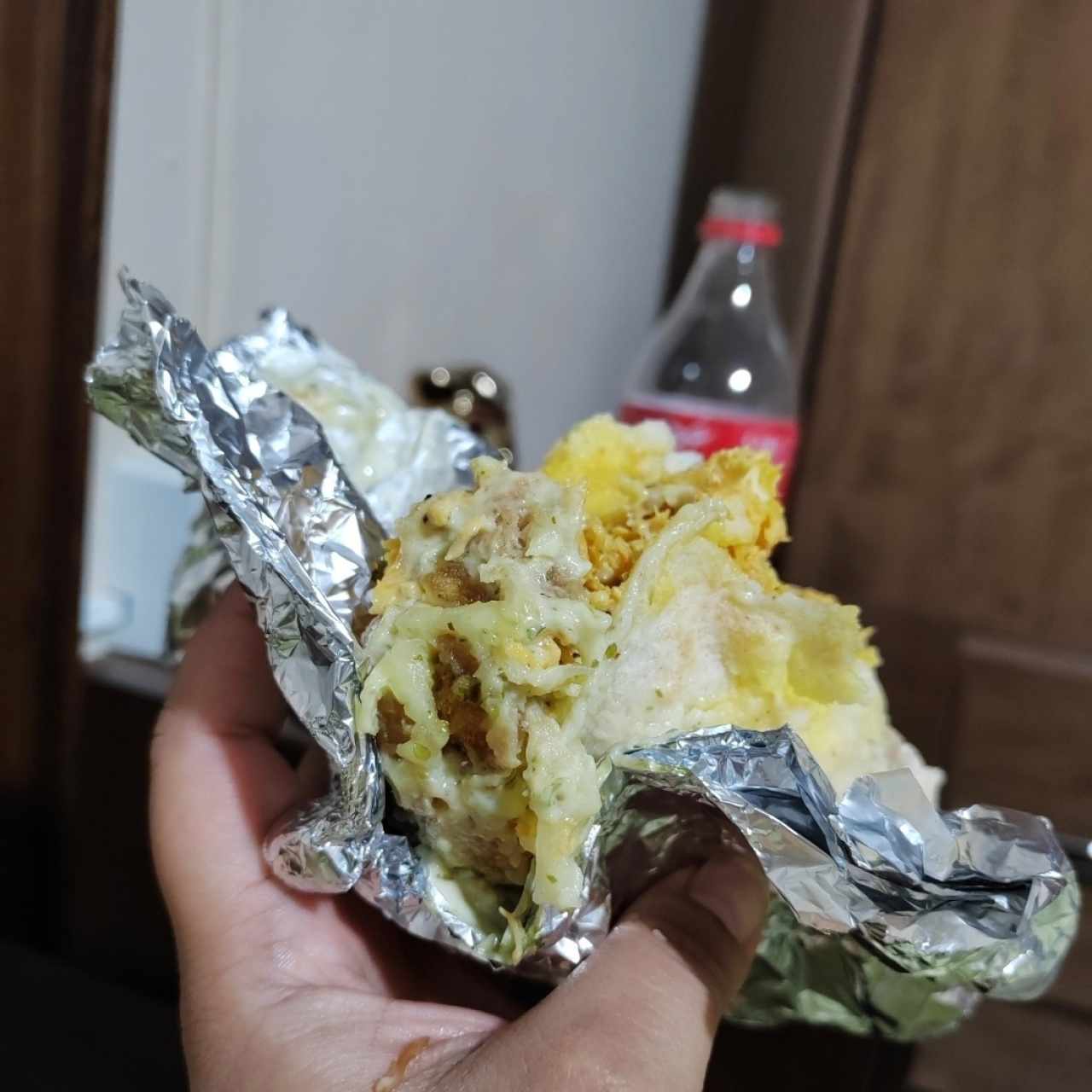 Arepa de pollo con chicharrón 