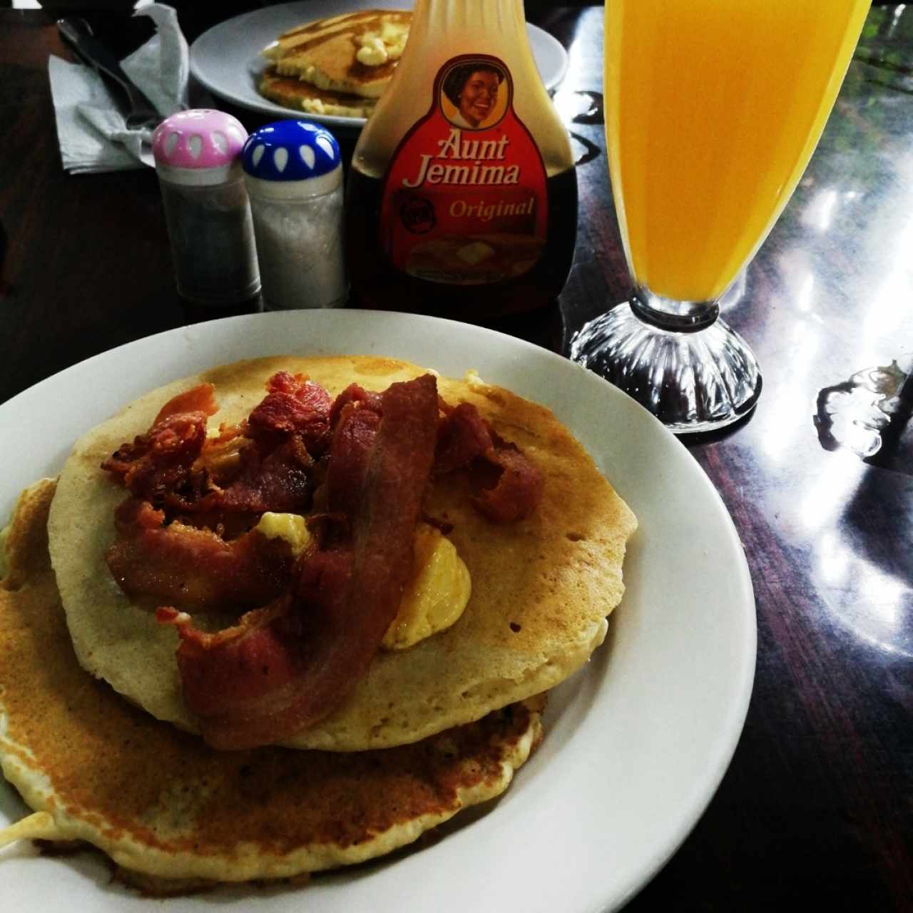 pancakes con tocino