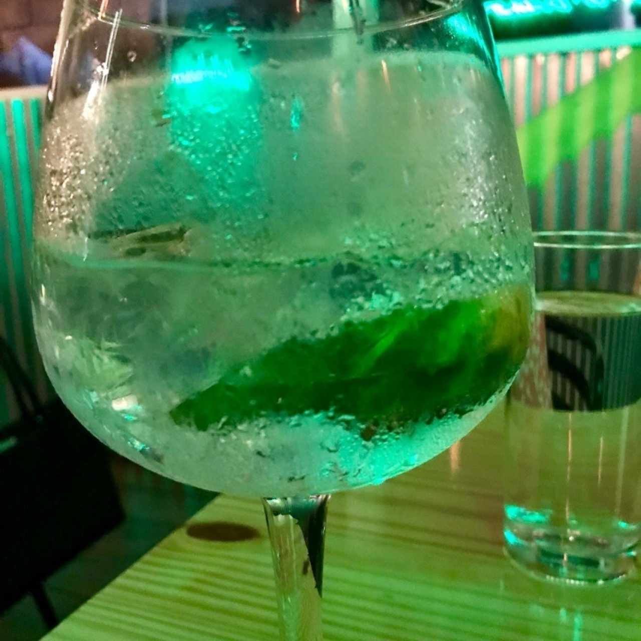 los licores..... mixioligia pura... pide a tu gusto o la escoge cocteles de la bondadosa carta. salud