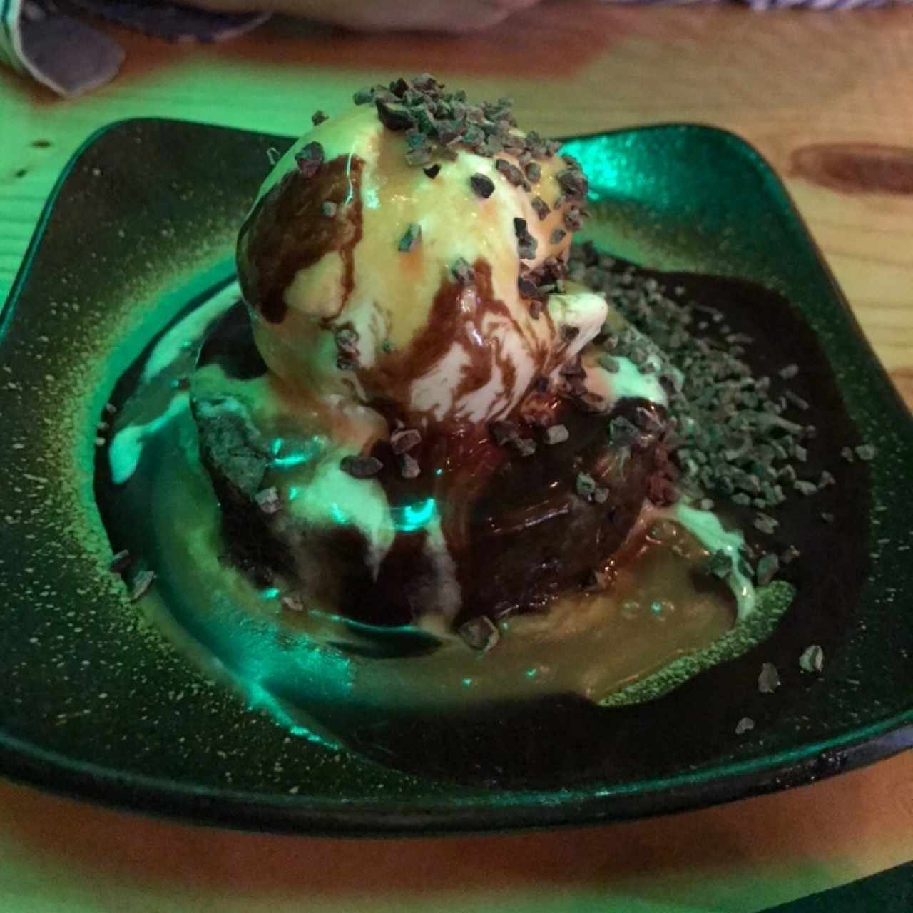 POSTRE MALO - BROWNIE CON HELADO