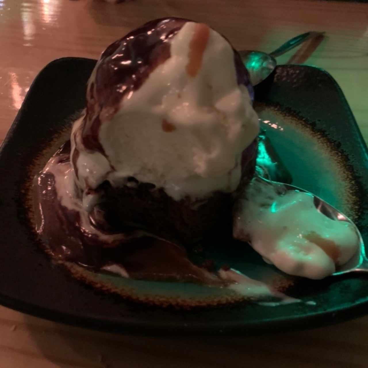 POSTRE MALO - Brownie con helado