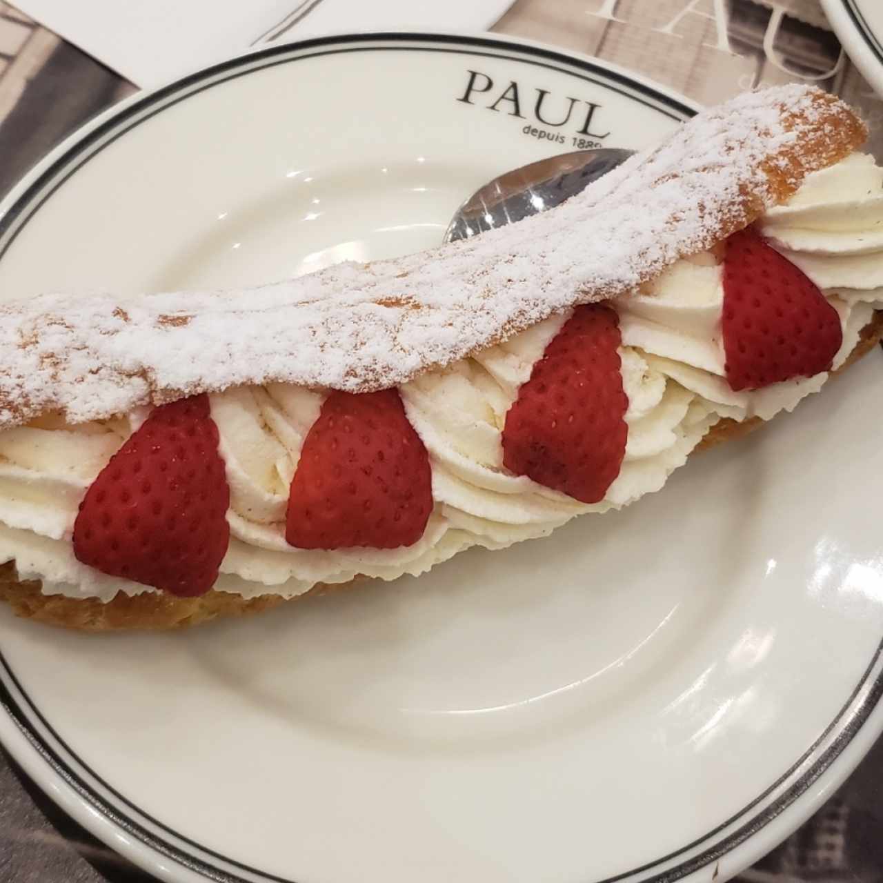 Eclair de Fresas 