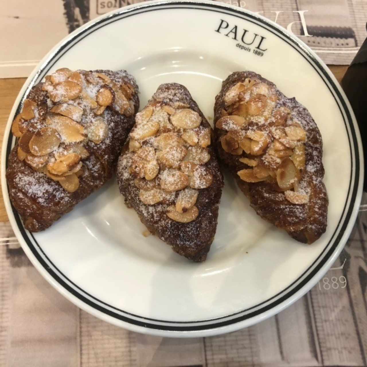 3 Mini croissants de almendras