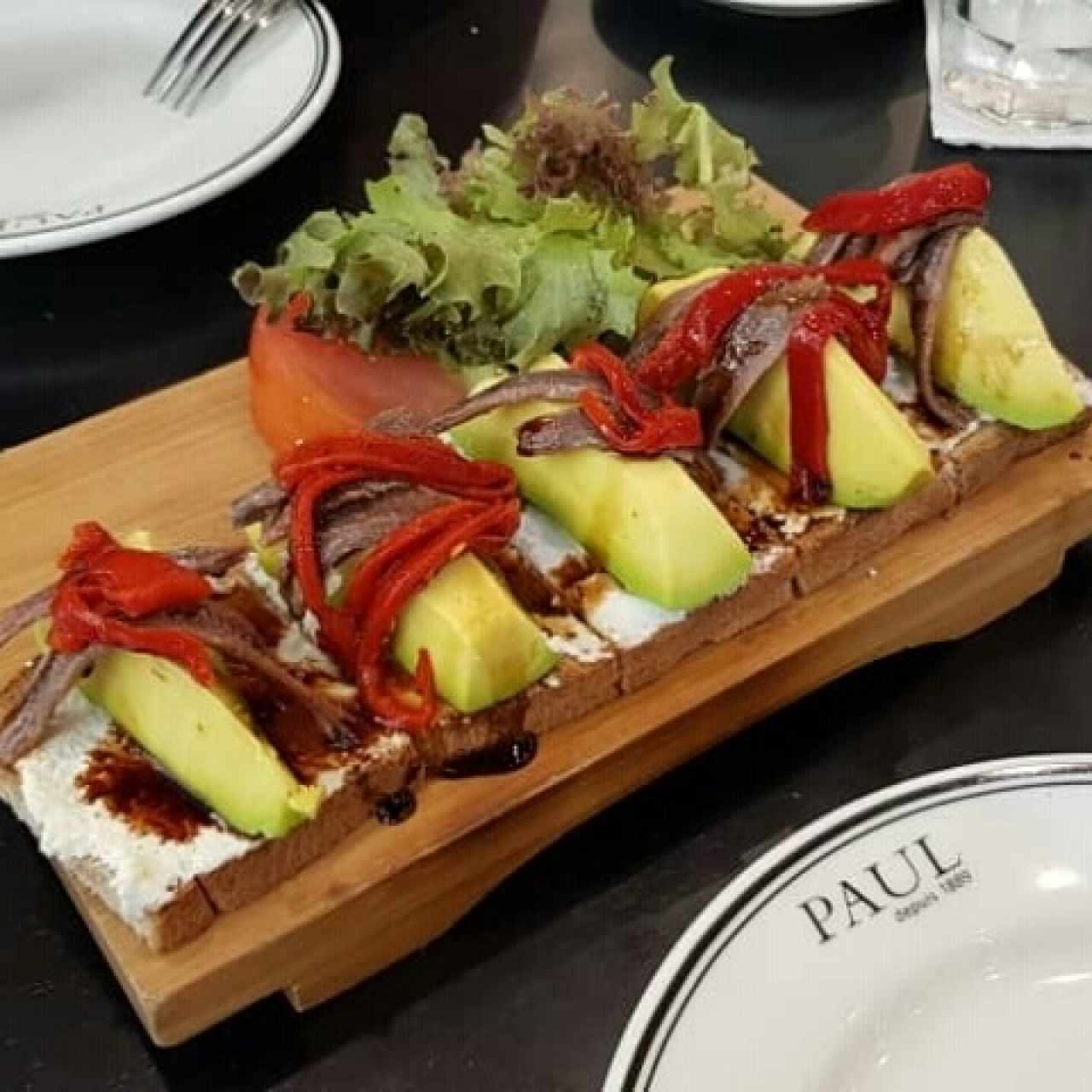 Tartine chevre y anchoas