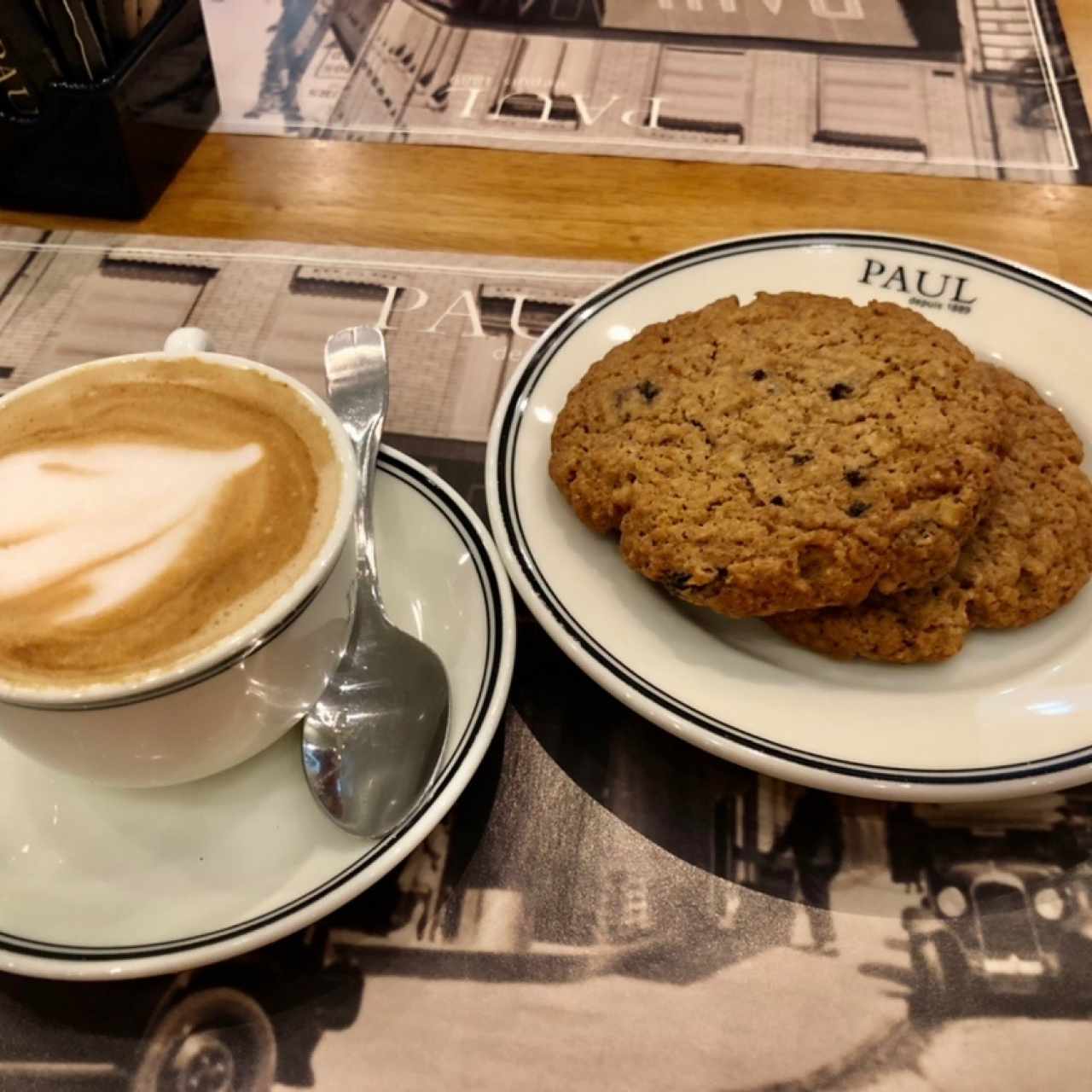 Cappucino y galletas de avena