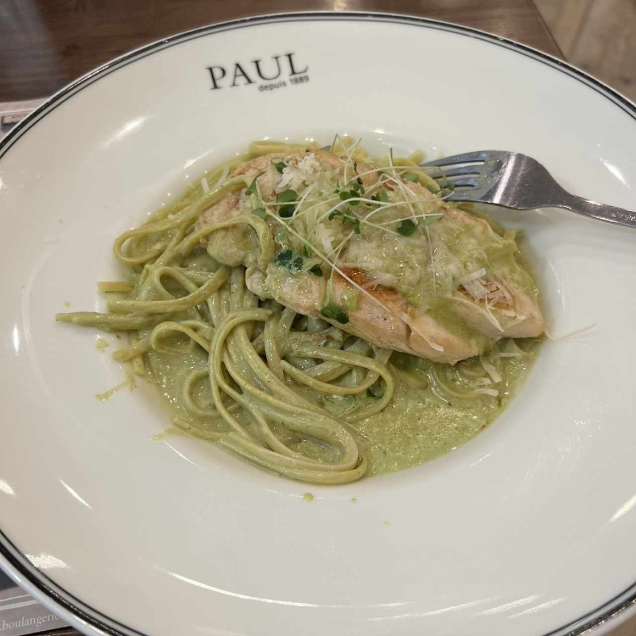 Pasta pesto con pollo