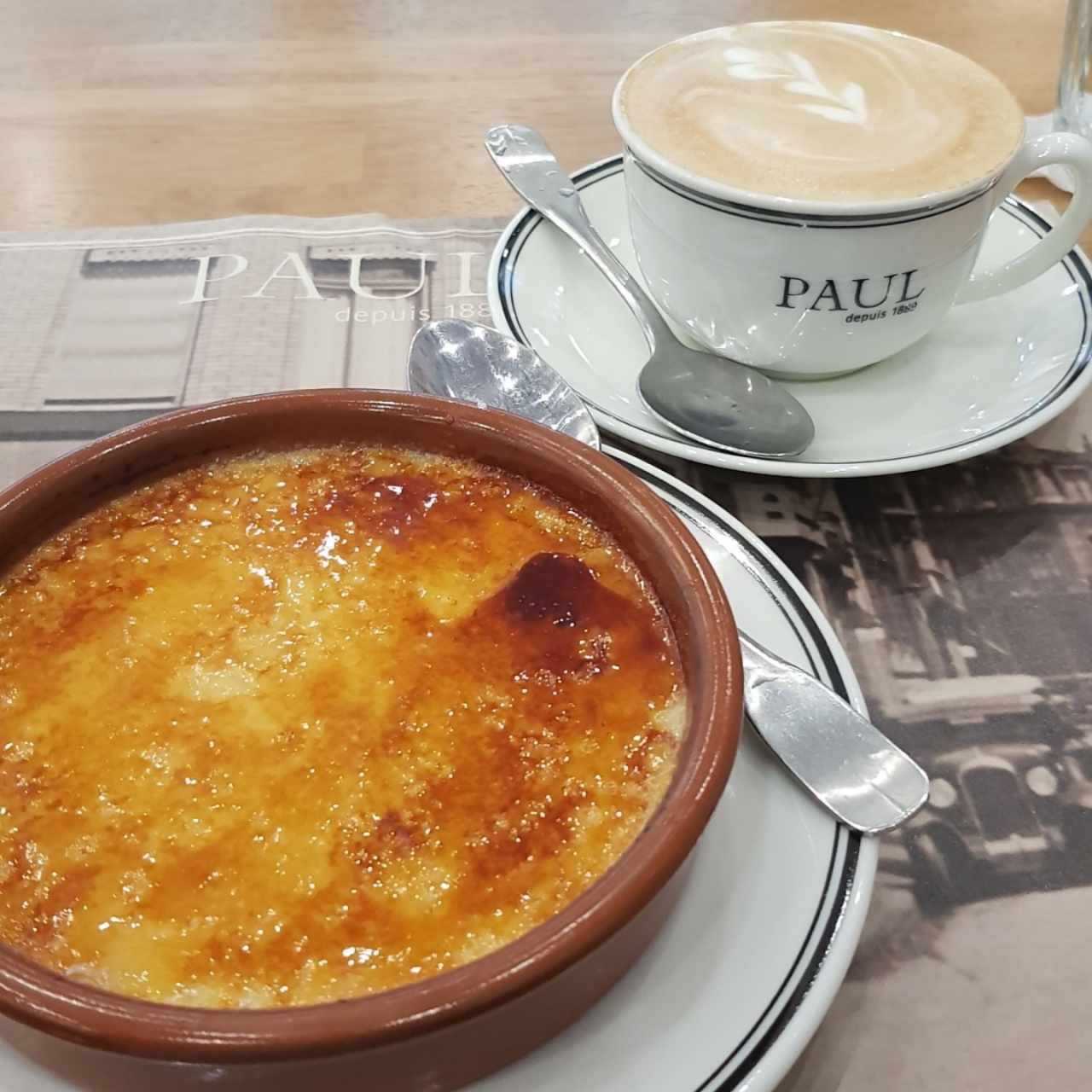 Creme brulee y capuccino