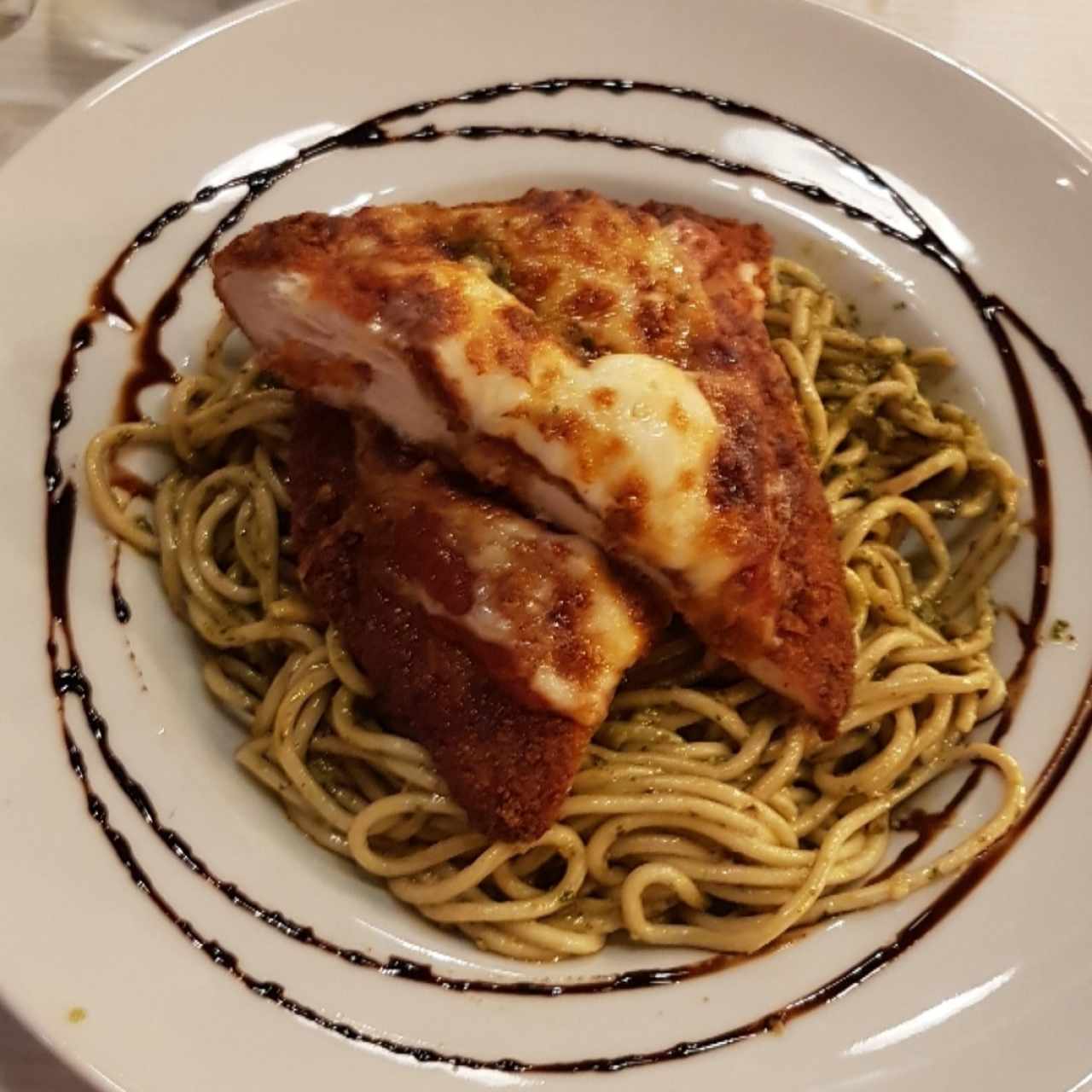 pasta al pesto con milanesa napolitano