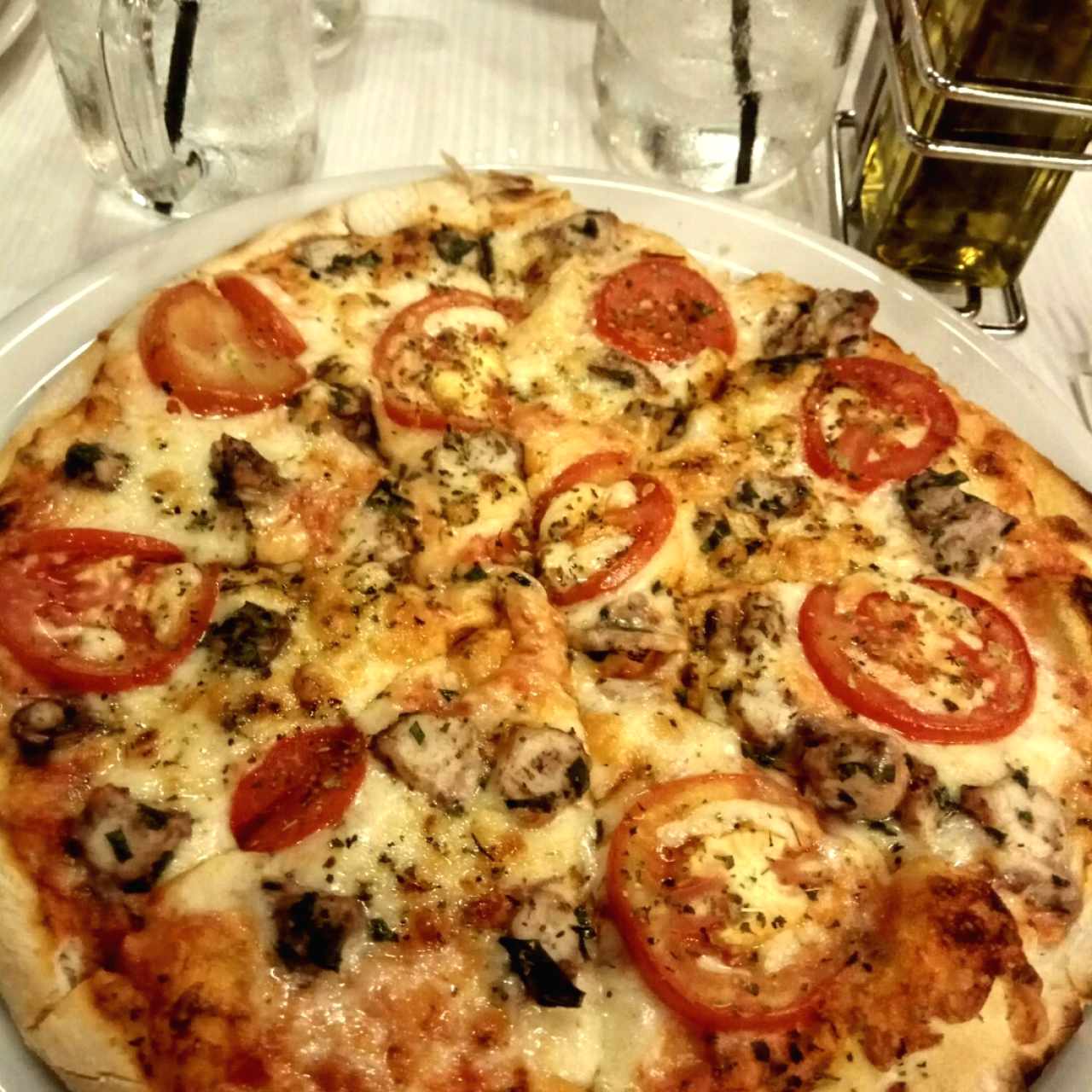 pizza de pulpo con tomate