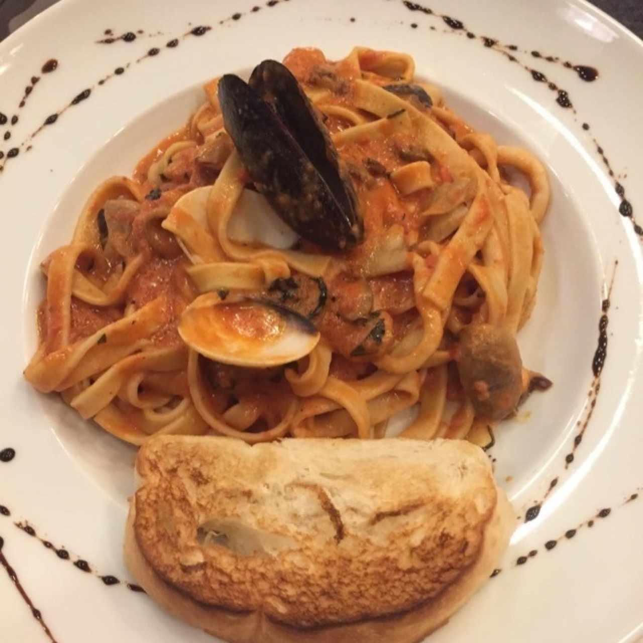 fetuchini aglio con marisco delicioso