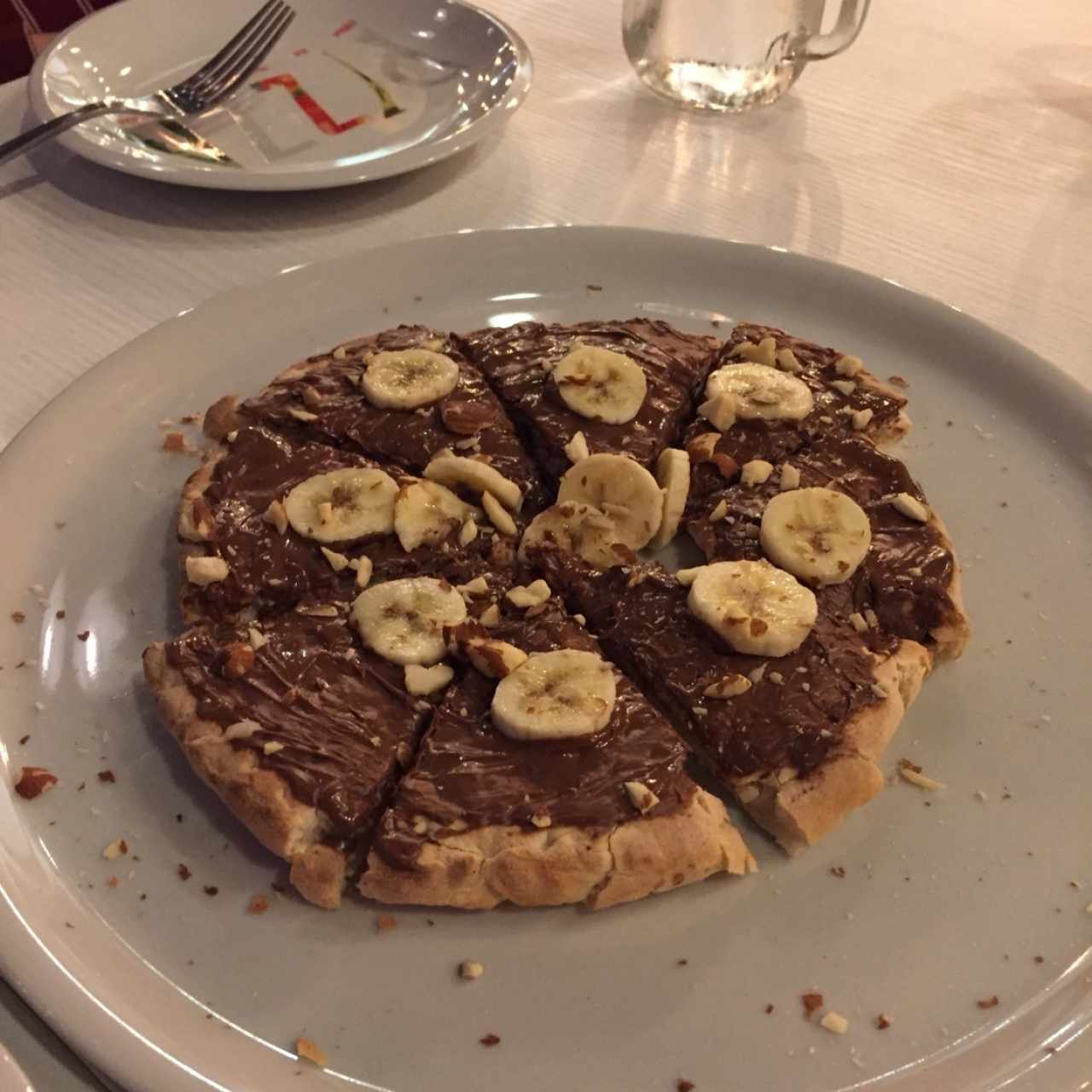 mi pecado de ese dia, pizza de nutela y banano.  es como volver a ser un niño. 