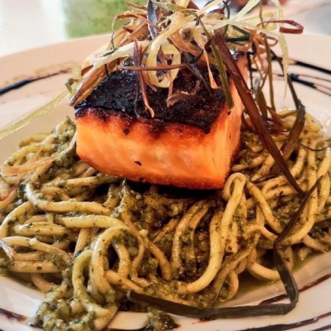 Pasta Pesto con Salmon - Agliorosso. 