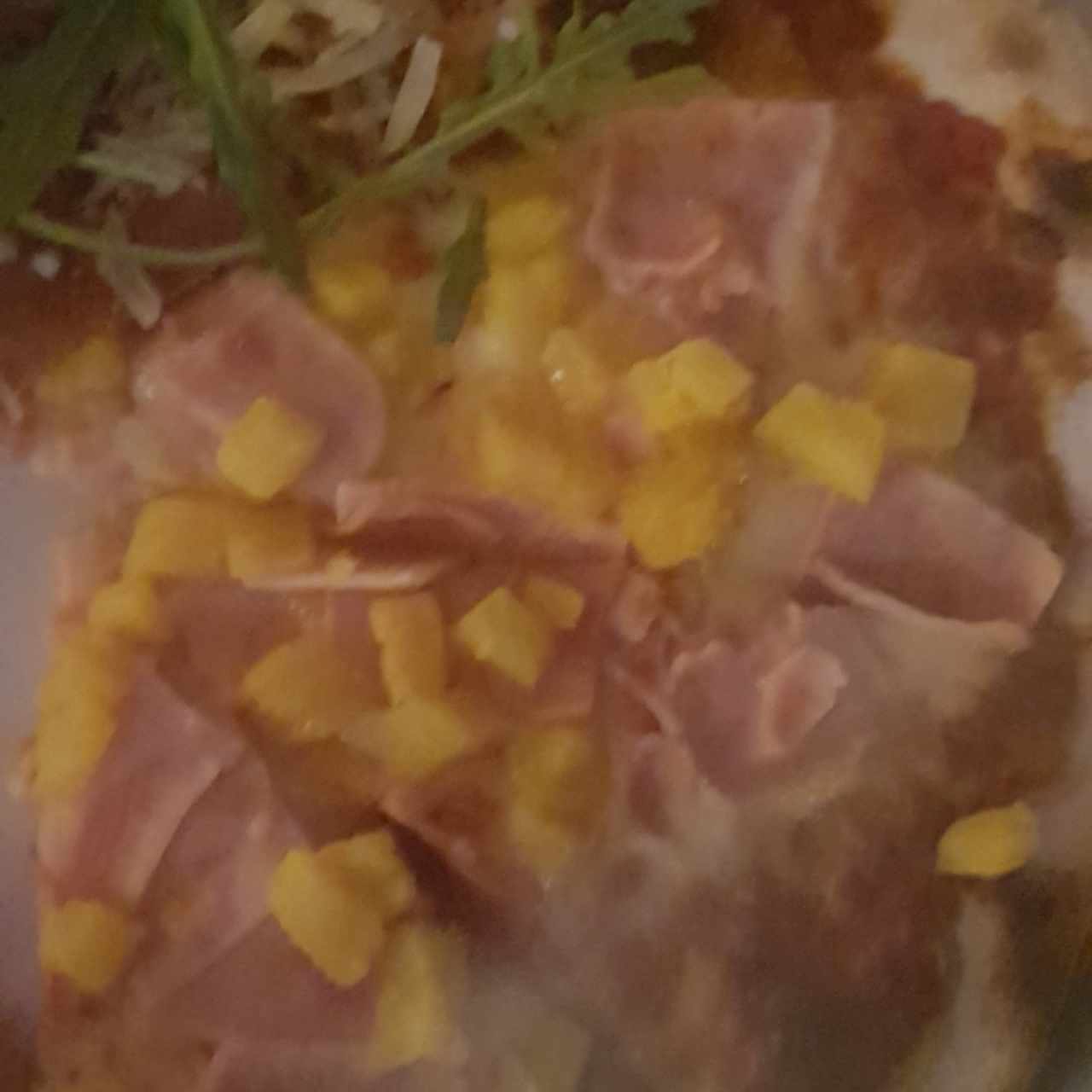 Pizza de Carpaccio de Res y Hawaiana 