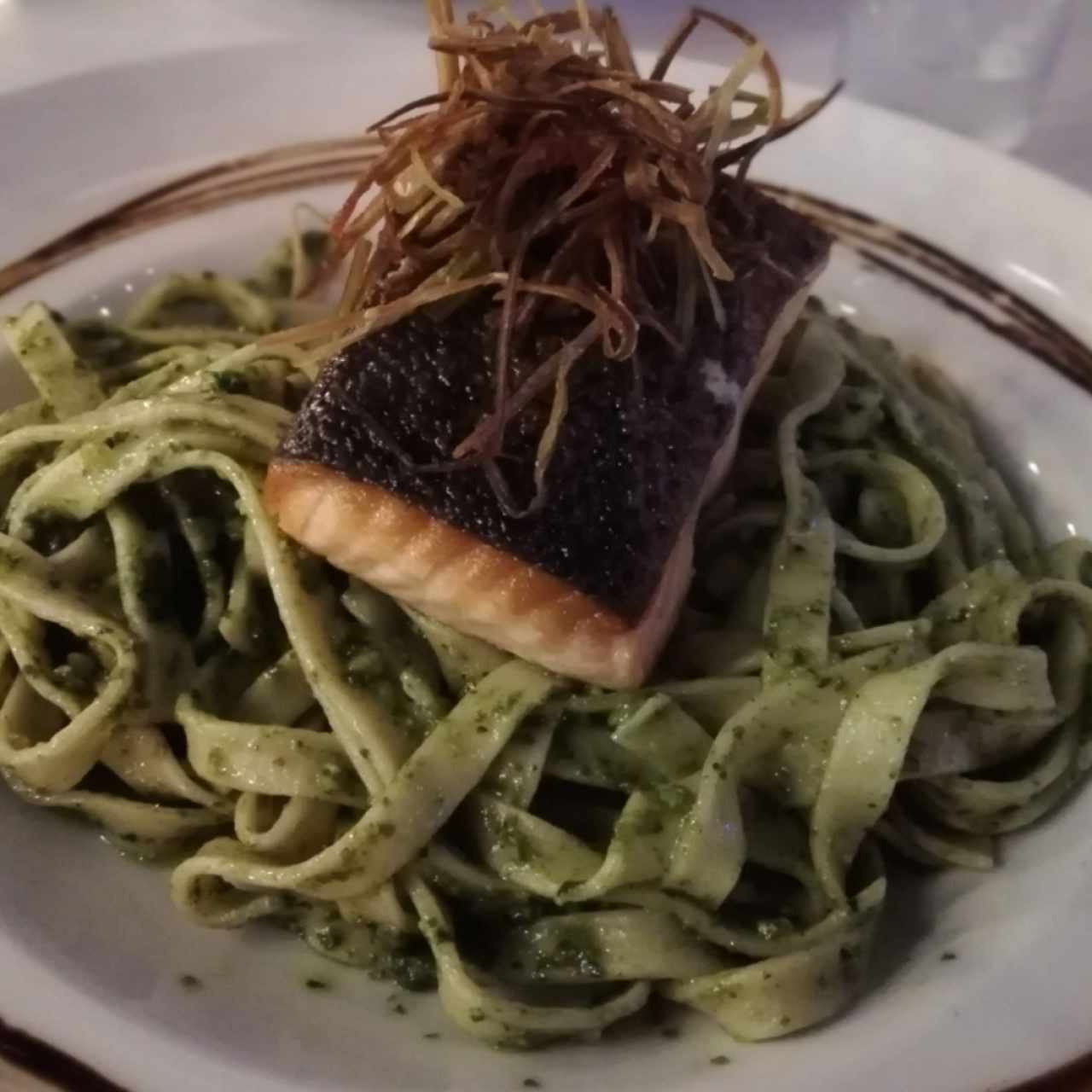 pasta de salmón al pesto