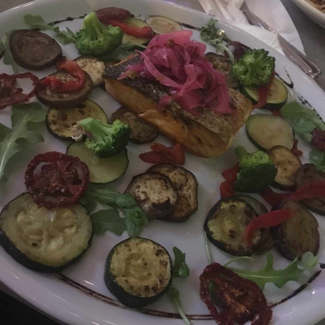 Salmón al limón con Vegetales Salteados