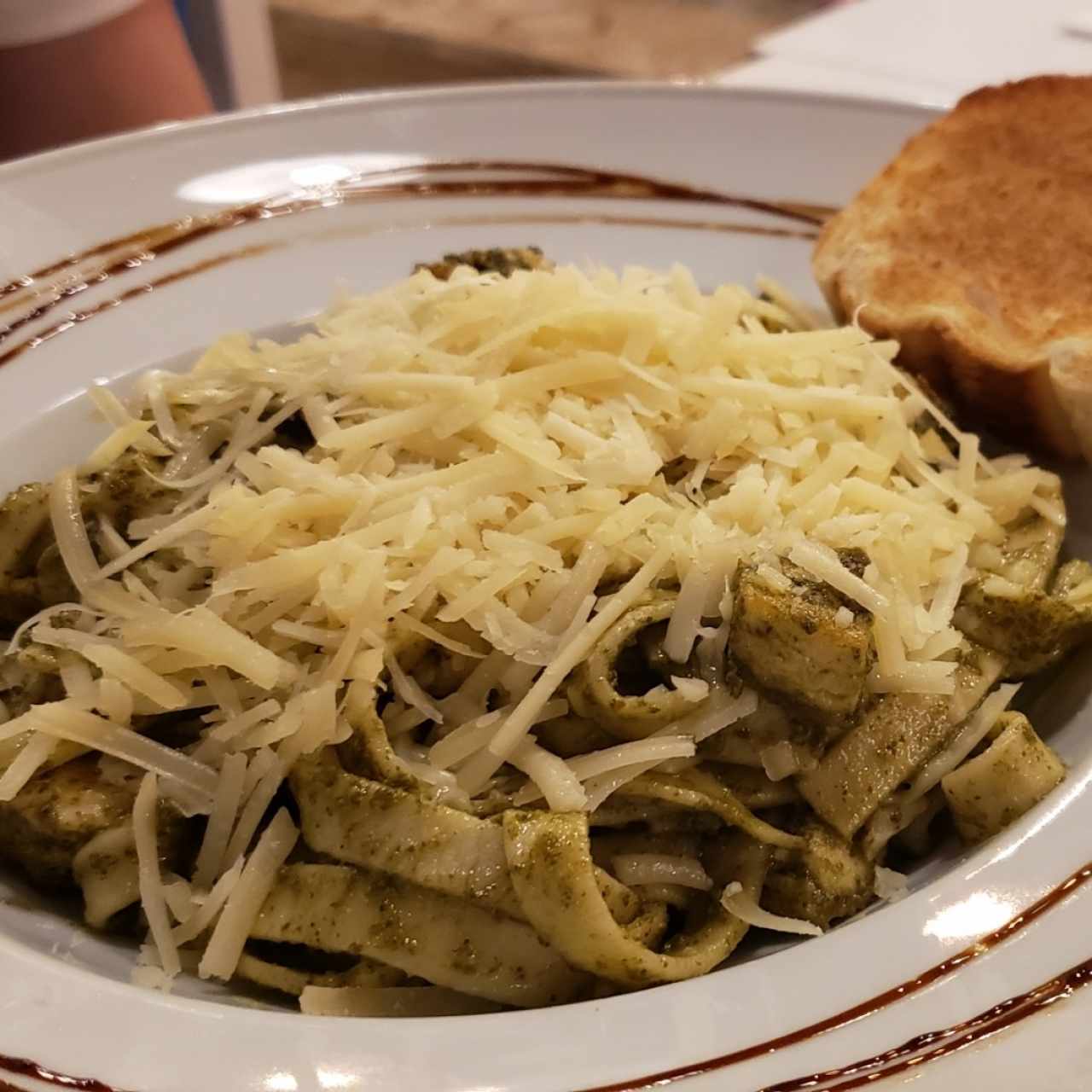 El aromático de la familia en fettuccini