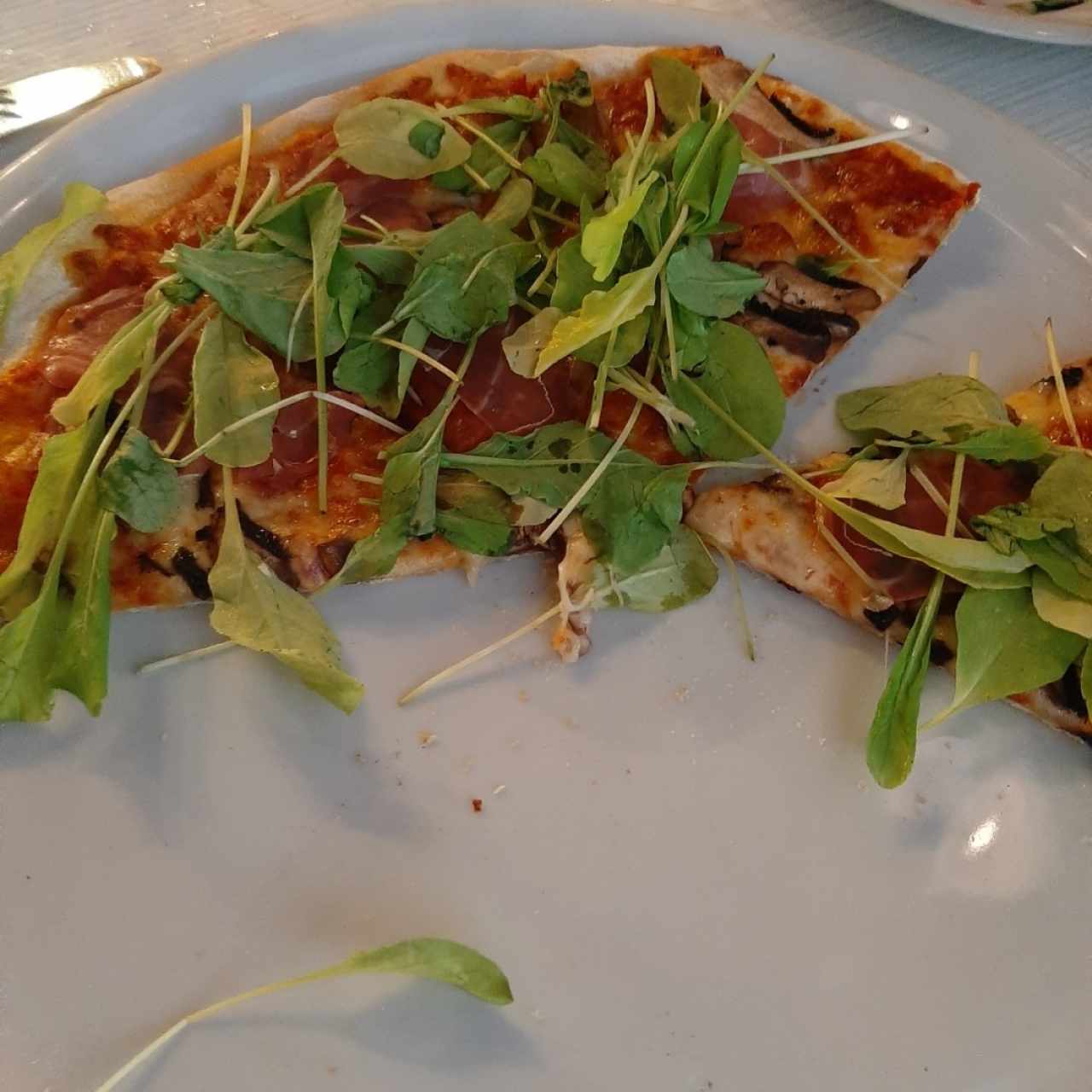 Pizza con proccito y arugula