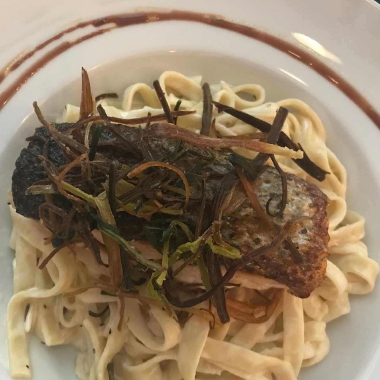 Lemon Salmon con pasta alfredo