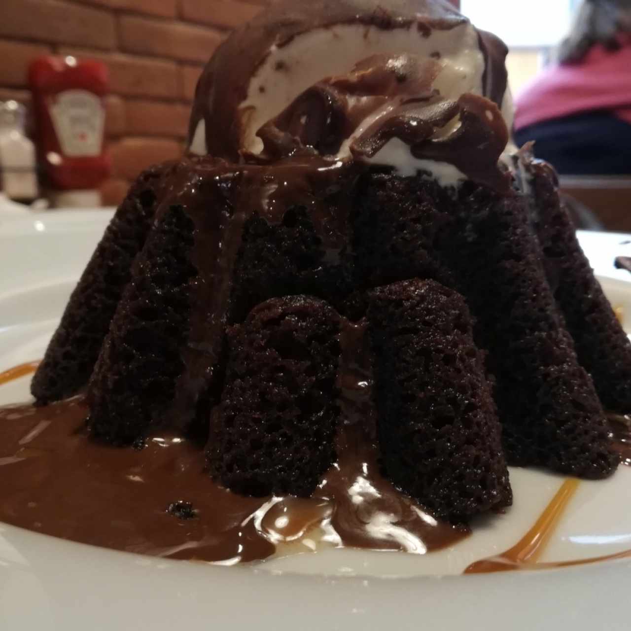 brownie con helado