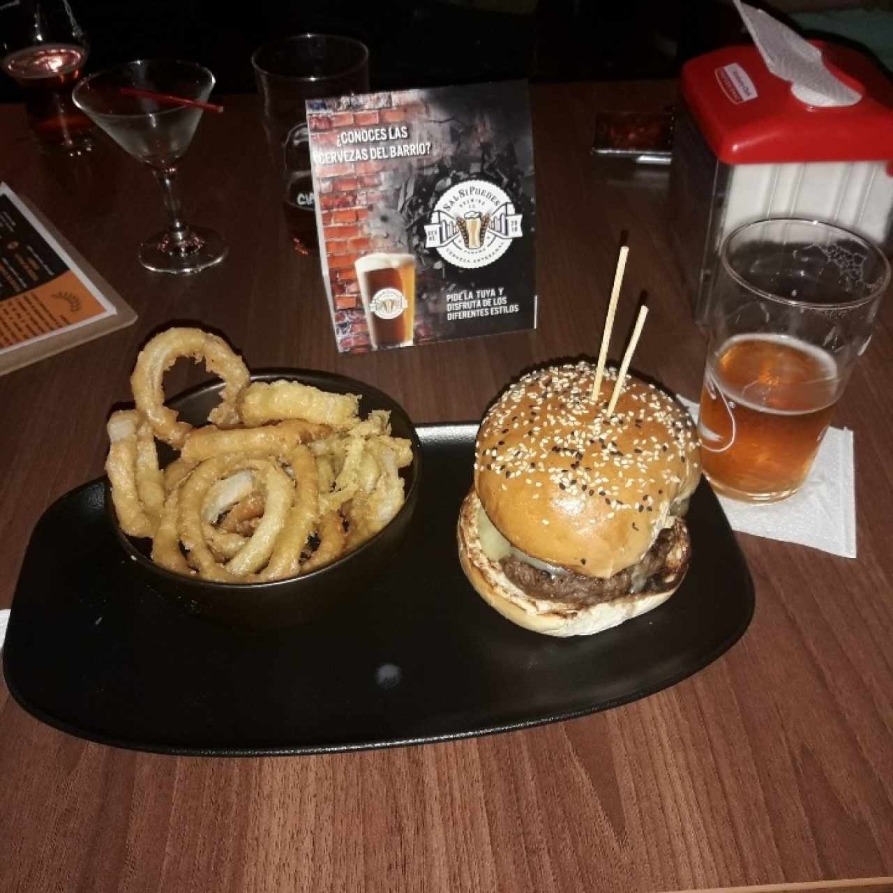 Hamburguesa Pocotona con Aros de cebolla