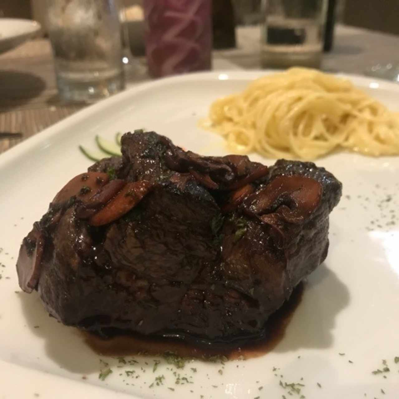 fliete barolo con pasta caccio e pepe