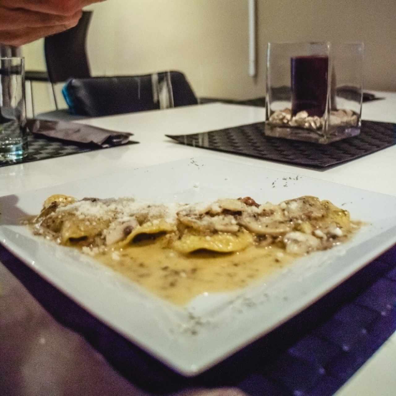 Ravioli de ossobuco en salsa de trufa blanca