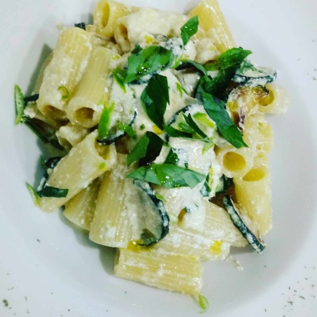 Rigatoni en crema con limon