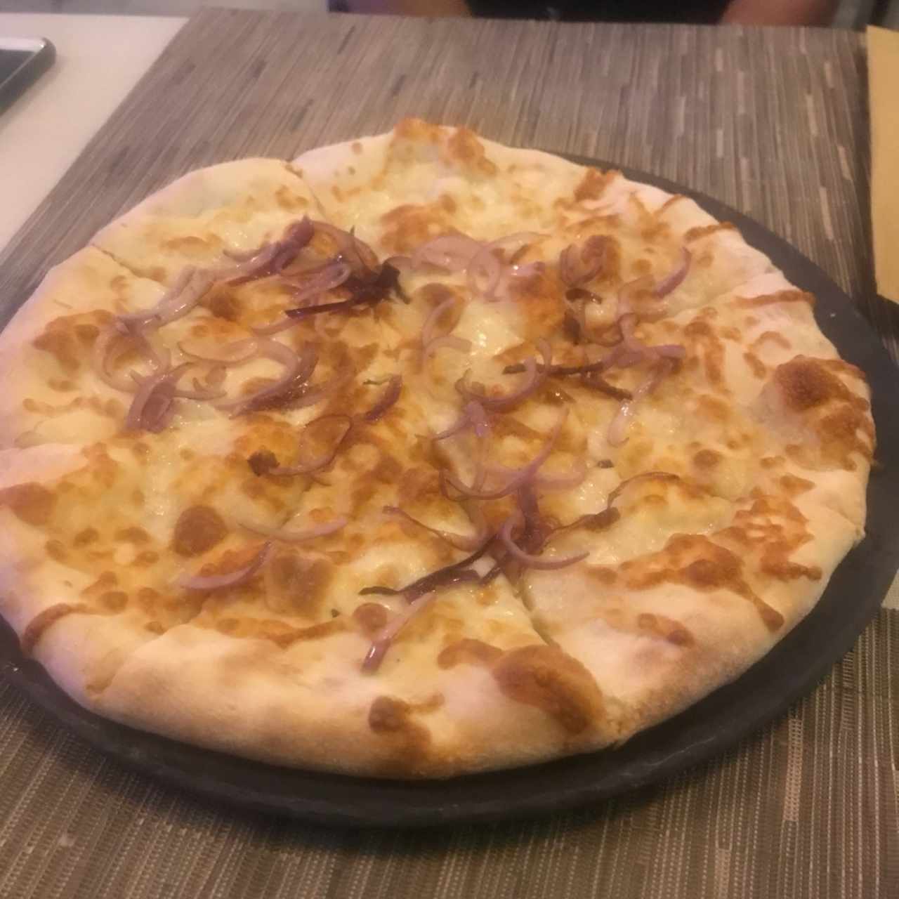 Pizza fugazzeta 